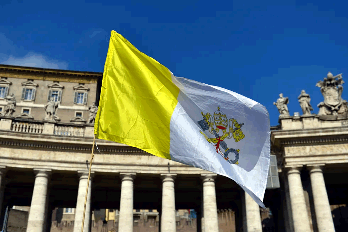 The Vatican Flag - VisitVaticanCity.org